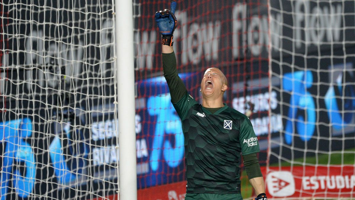 Sosa atajó dos penales en la definición y guió a Independiente a la semifinal. (Foto: Fotobaires)