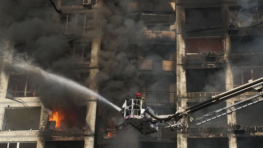 Día 21 de la guerra: Rusia redobla los ataques en Kiev, Ucrania se resigna a no entrar en la OTAN y siguen las negociaciones