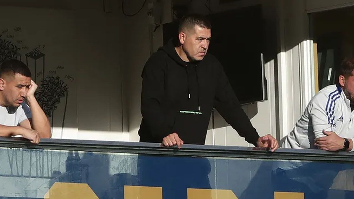 Riquelme habló con el plantel de Boca