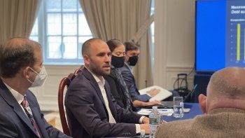 Guzmán viaja a Rusia para acelerar la producción de la vacuna Sputnik V en la Argentina Guzmán viaja a Rusia para acelerar la producción de la vacuna Sputnik V en la Argentina