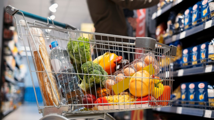 El consumo en supermercados creció por cuarto mes consecutivo en abril aunque pero sin repuntar la venta en mayoristas
