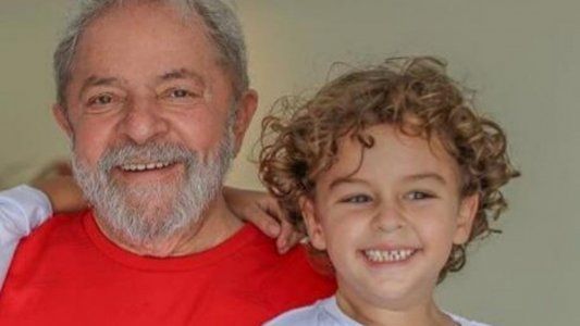 Lula salió de la cárcel para asistir al entierro de su nieto de 7 años