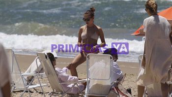 Andrea Frigerio en Punta del Este con su hija Josefina: Sol, playa y poco mar