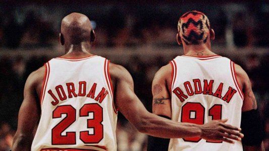 El día que Michael Jordan encontró a Dennis Rodman en la cama con Carmen Electra