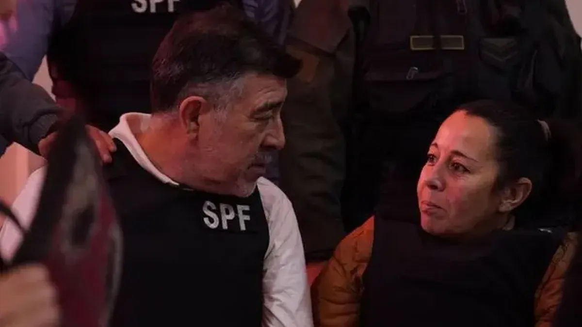 Juicio por Loan: un perito confirmó que los perros detectaron el olor del niño en los autos de Caillava y Pérez (Clarín)