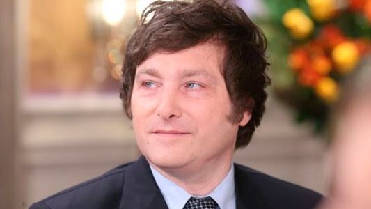 Se conoció cuál es y cuánto vale el perfume con el que una famosa conquistó a Javier Milei