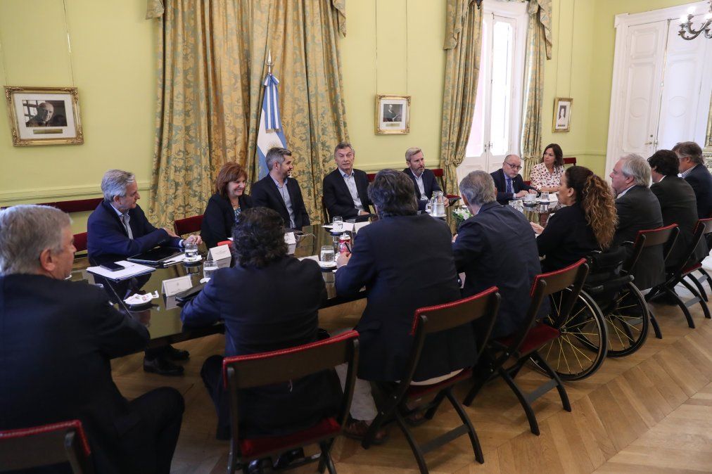 El Gobierno dice que el aumento de naftas fue acordado con Alberto