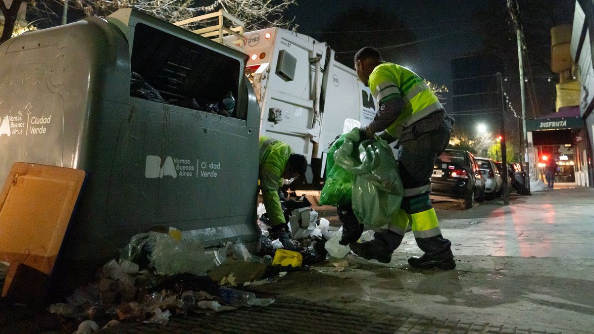 Basura en CABA: un conflicto con Camioneros por la licitación de las grúas afectó la recolección