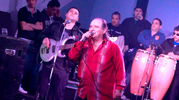 Murió en pleno show Juan Carlos Mascheroni, el cantante de Los del Fuego