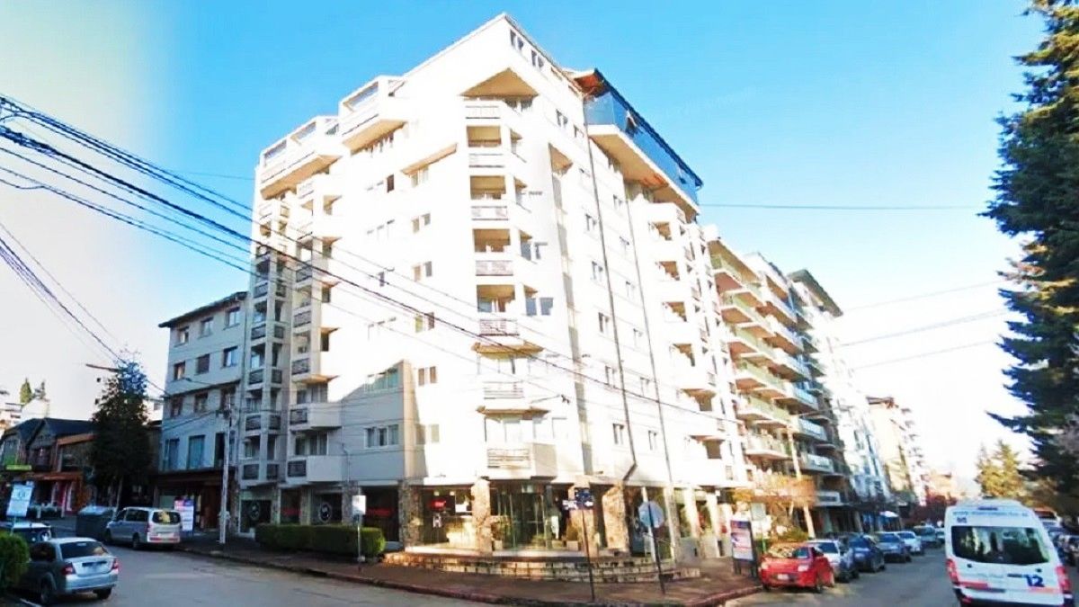 El hotel está ubicado en la intersección de las calles Palacios y Vice A. OConnor. Foto gentileza ANBariloche.&nbsp;