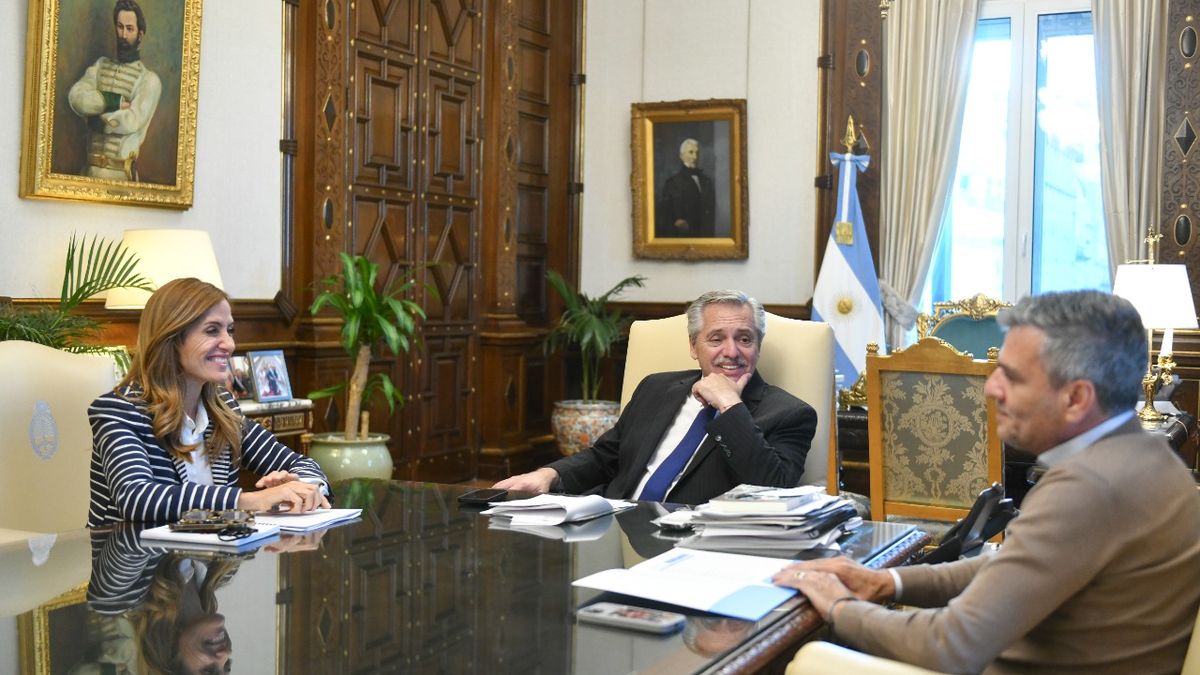 Alberto Fernández con Juan Zabaleta y Victoria Tolosa Paz.
