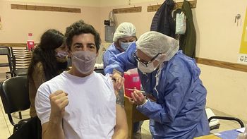 Esteban Lamothe se vacunó contra el coronavirus: Sin banderas ni gestos partidarios