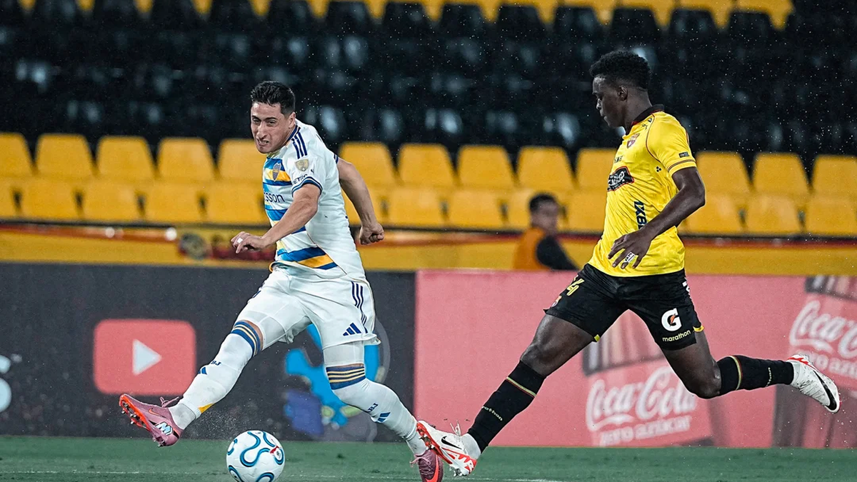 Miguel Merentiel avanza por el costado derecho en el partido entre Boca y Barcelona de Ecuador.Agencia Noticias Argentinas/Redes @BocaJrsOficial