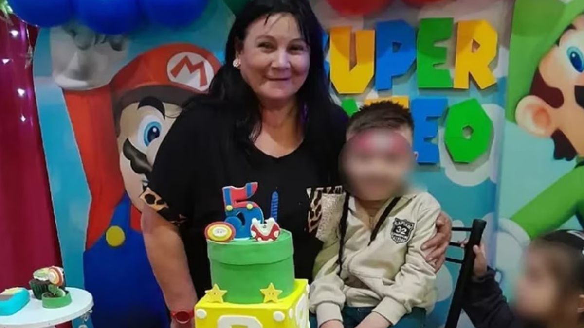 Esperaba a su hija y a su nieta en la vereda y la asesinaron por la espalda para robarle el auto en González Catán.&nbsp;