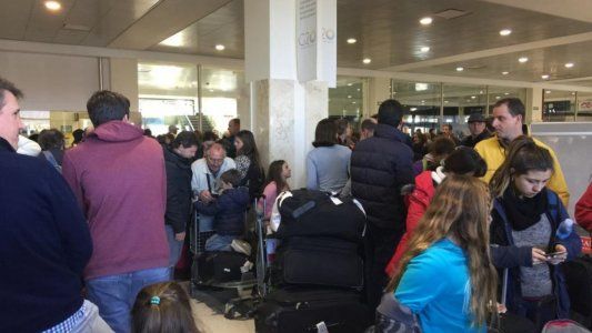 Más de 200 vuelos cancelados y 20 mil pasajeros afectados por medidas gremiales en distintos aeropuertos del país