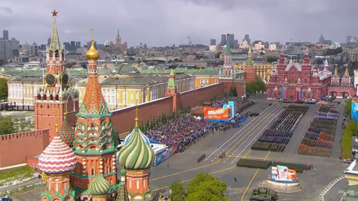 Vladimir Putin organiz&oacute; un imponente desfile en la Plaza Roja para demostrar el poder&iacute;o militar de Rusia (Foto: captura de TV).