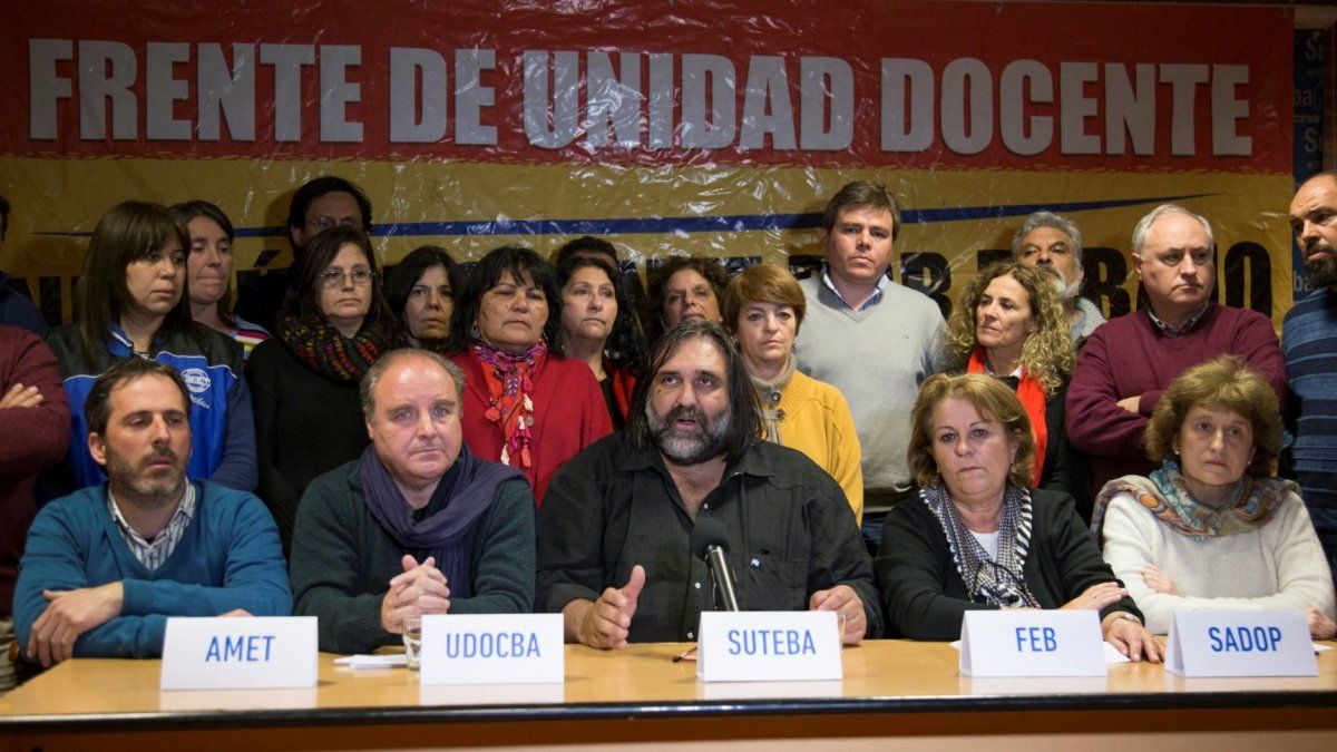 Docentes bonaerenses cumplen su segunda jornada de paro y crece la expectativa por la reunión paritaria del jueves