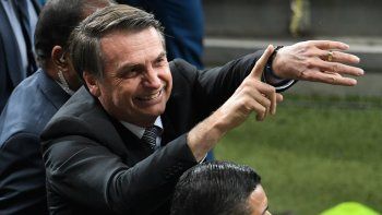 Bolsonaro dio media vuelta olímpica en el entretiempo de Brasil-Argentina y fue abucheado