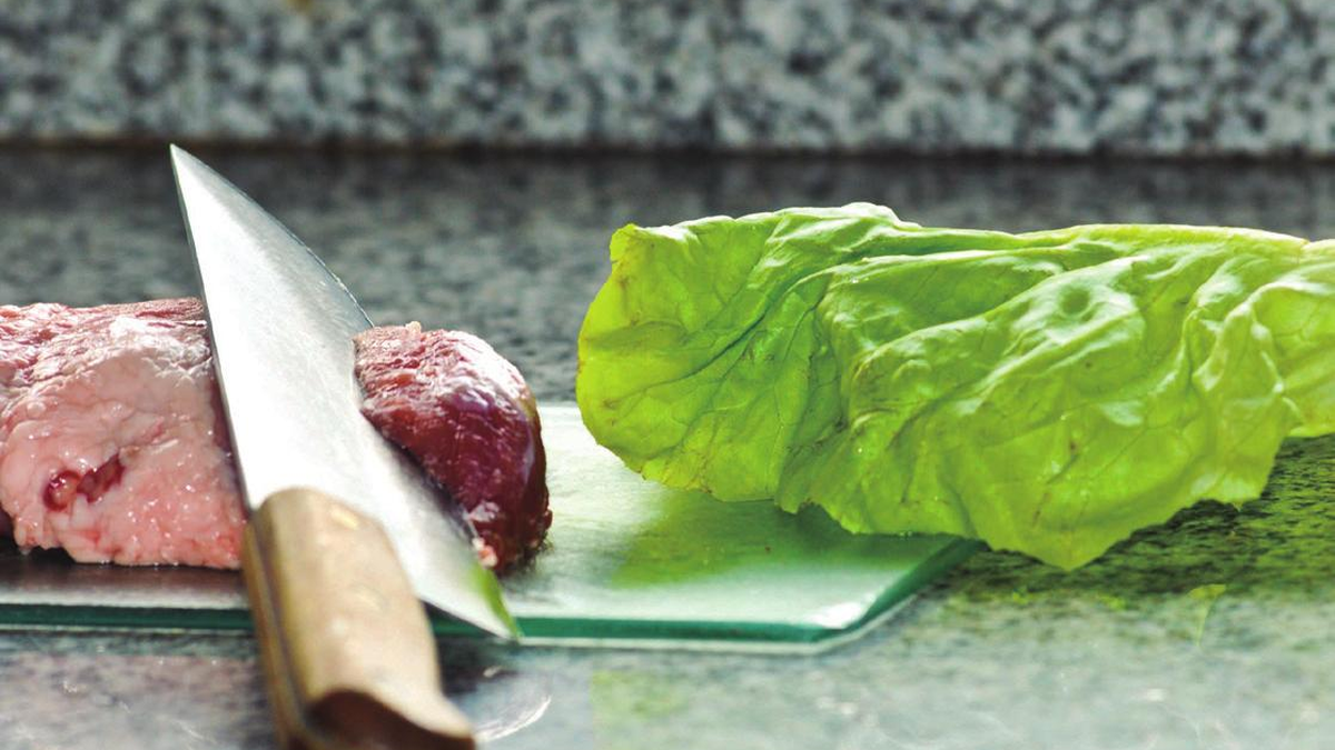 El SUH se contrae al consumir agua o alimentos contaminados y mal cocidos; en especial, la carne. (Foto: archivo)