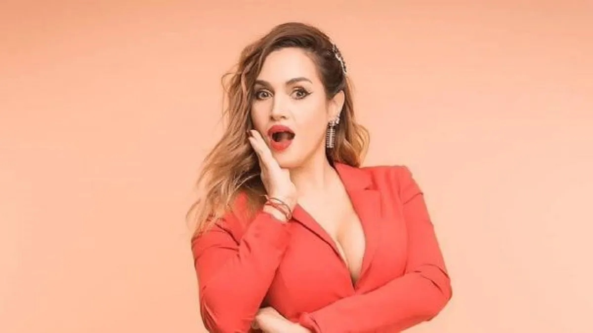 Belén Francese al rojo vivo: se le rompió el vestido y dejó parte de su lola al aire