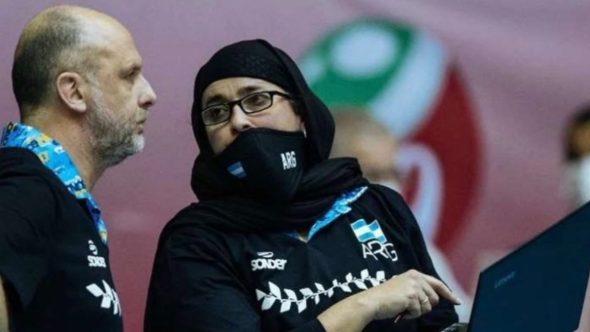 La entrenadora argentina que tuvo que vestir según el Islam