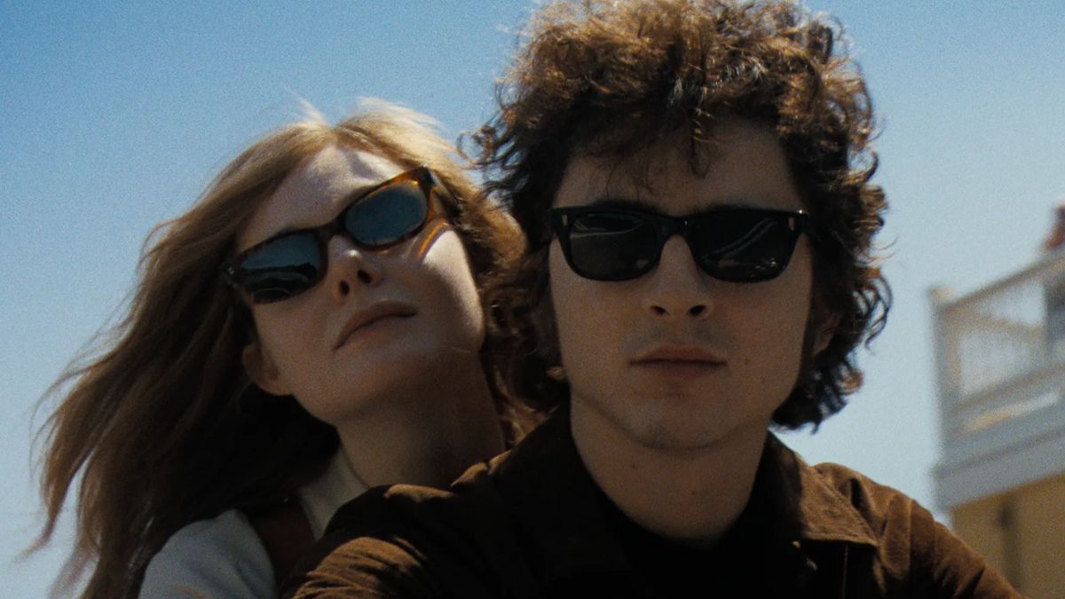 Timothée Chalamet brilla como Bob Dylan en el tráiler de Un completo desconocido.