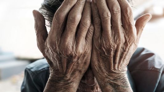 Según la OMS, uno de cada seis adultos mayores sufrieron abusos o maltratos