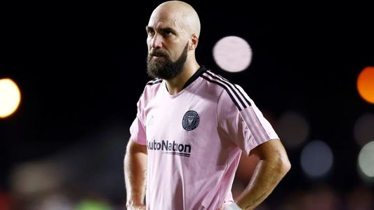 La curiosa reacción de Gonzalo Higuaín al enterarse el precio que pagó Barcelona por Lewandowski