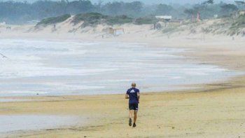 La foto de la que habla todo River: ¿Por qué Javier Pinola entrena solo en la playa?