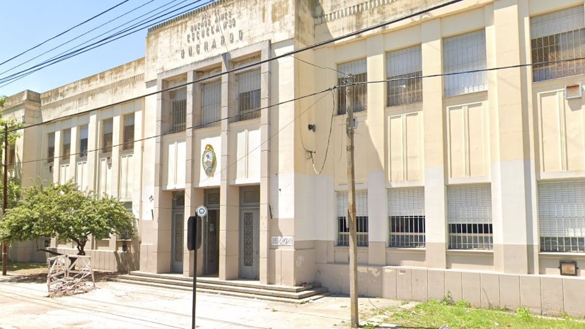 Detuvieron a dos hombres que tenían pedido de captura por abuso sexual cuando fueron a votar. (Google Street View)