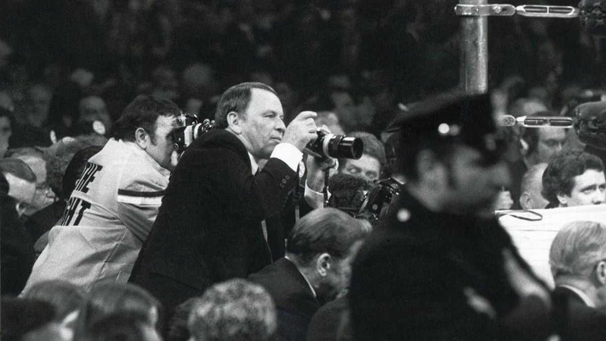 Frank Sinatra no pudo conseguir entradas y fue como fotógrafo para la famosa revista Life.