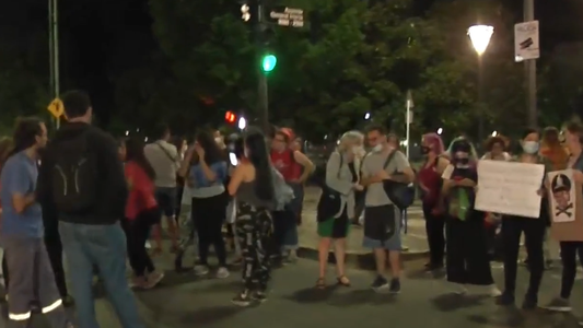 Familiares, amigos y vecinos reclamaron justicia por el crimen de Lucas en Barracas