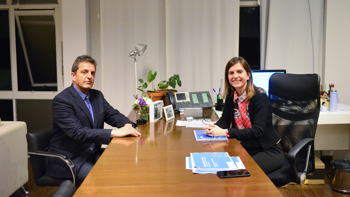 Sergio Massa y Fernanda Raverta anuncian medidas para trabajadores informales. (Foto: ANSES)