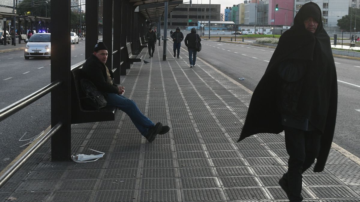 La Unión Tranviarios Automotor (UTA) inició esta medianoche un cese de tareas de 24 horas a nivel nacional en los servicios de corta y media distancia de todas las empresas que incumplen el pago del aumento salarial resuelto y acordado para esos sectores. (Foto: Télam)