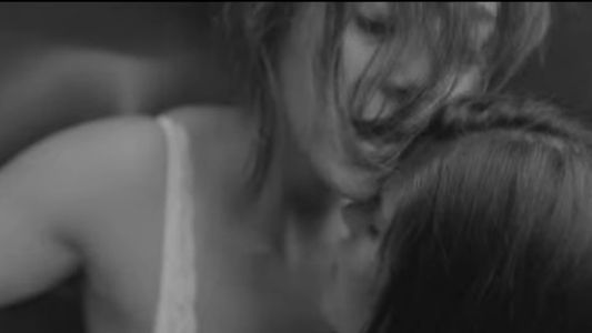 El fuerte trailer de la obra de Guillermina Valdés y Gastón Soffritti