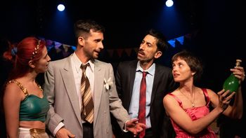 Los Continentales en Fandango Teatro: el regreso nostálgico de cuatro primos a un club de barrio abandonado