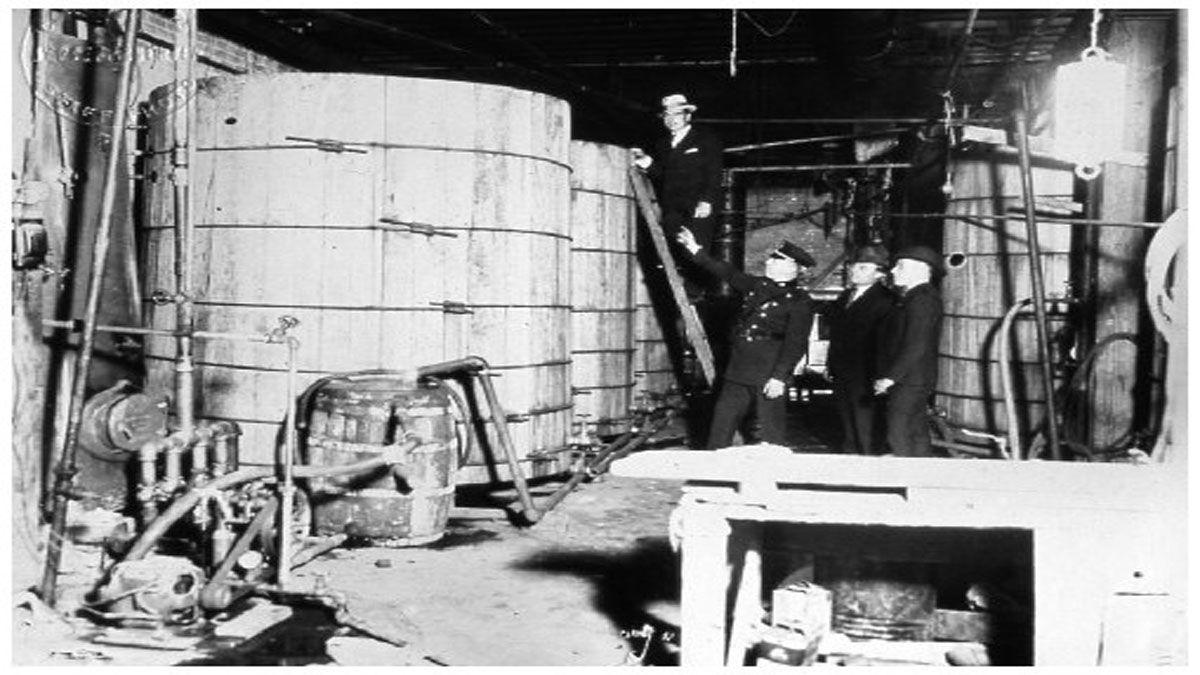 Elliott Ness, del FBI destruyó varias bodegas clandestinas de Capone y detuvo o eliminó a varios de sus gángsters (Foto: Archivo)