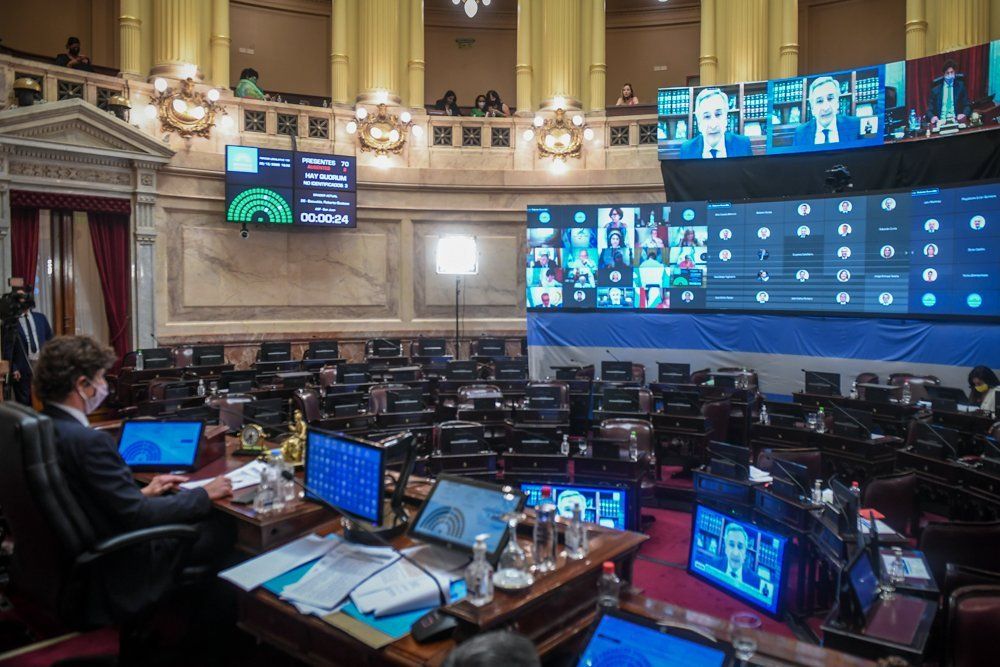 Los senadores indecisos votaron a favor y el aborto fue ley