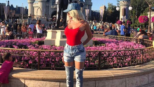 Todas las imágenes: El look hot de Vicky Xipolitakis... ¡en Disney!