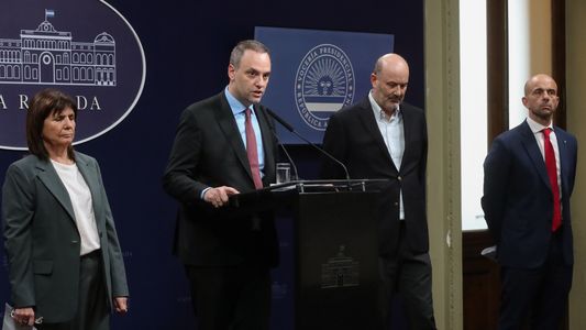 En medio del conflicto aeroportuario, el Gobierno desregula el servicio de rampas: Es el fin del monopolio de Intercargo