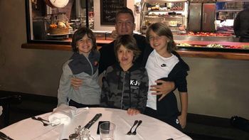 Maxi López se reencontró con sus tres hijos: Cuantas noches sin dormir pensando en ustedes