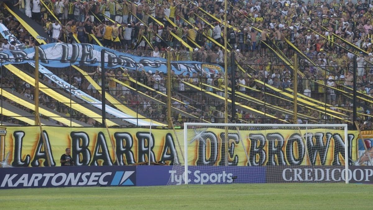 El PROVOCADOR mensaje de la barra brava de Almirante Brown a Boca en la previa del duelo por Copa Argentina