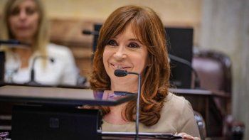 En su primera intervención en el Senado, Cristina le pegó a Caputo