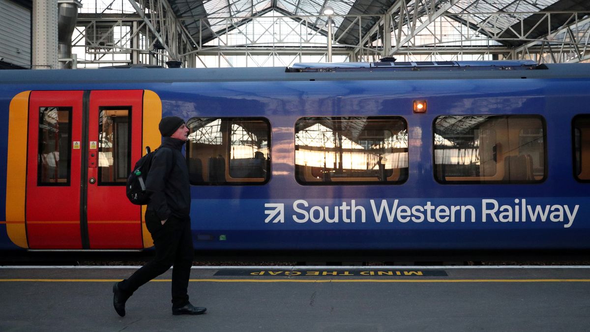 Reino Unido: tercer día de paro de los trabajadores ferroviarios para reclamar mejoras salariales. (Reuters)