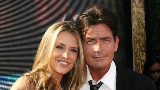 Charlie Sheen, de festejo con sus mujeres