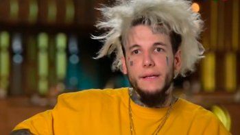 Se filtró una foto de Alex Caniggia con un celular en medio de un desafió