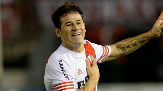 Denuncian a jugador de River por golpear a un joven que lo fotografió en un boliche