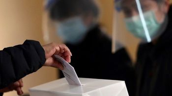 El horario de votación comienza a las 8 de la mañana y termina a las 18. Para poder votar hay que estar en el padrón y llevar el documento de identidad. El horario de votación comienza a las 8 de la mañana y termina a las 18. Para poder votar hay que estar en el padrón y llevar el documento de identidad.