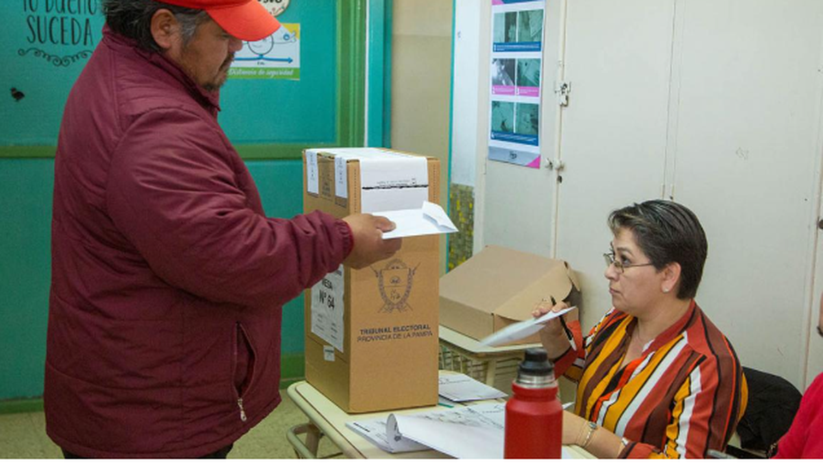 Los tucumanos acudirán el próximo domingo para elegir a su gobernador y vicegobernador y al resto de las autoridades provinciales (Foto: Telam).