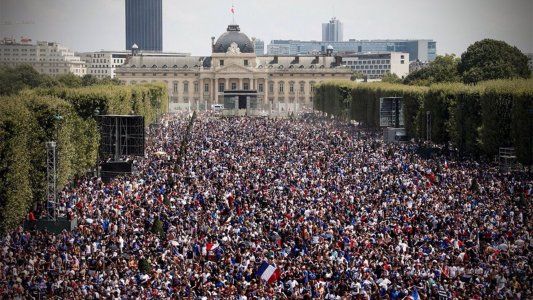 Locura y descontrol: así se vivió en París el campeonato mundial de Francia
